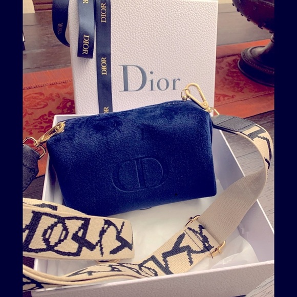 Dior Handbags - Dior pouch crossbody